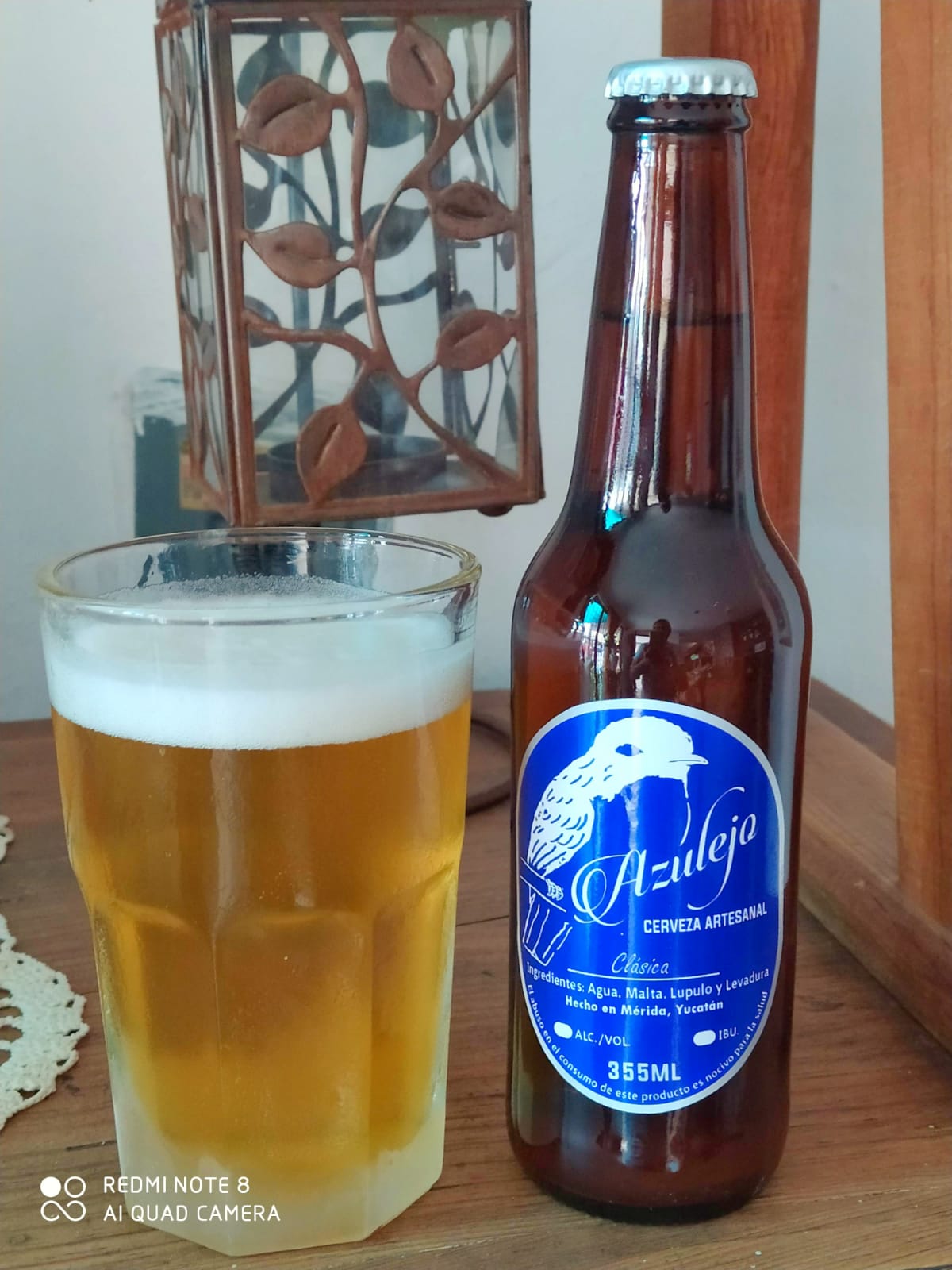 Cerveza Azulejo SAISON en canasta en casa