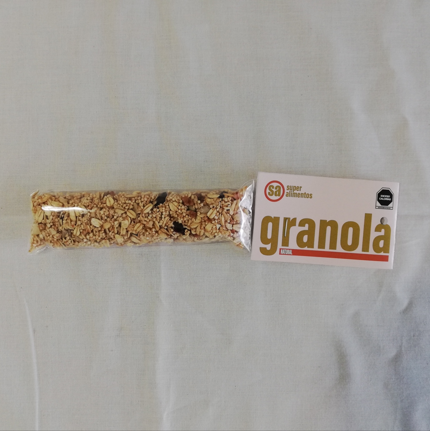 Granola Natural 40 gr en canasta en casa